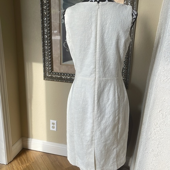 Ann Taylor Cream Textured Sleeveless Sheath Midi Dress size 10 knee length - Picture 5 of 7